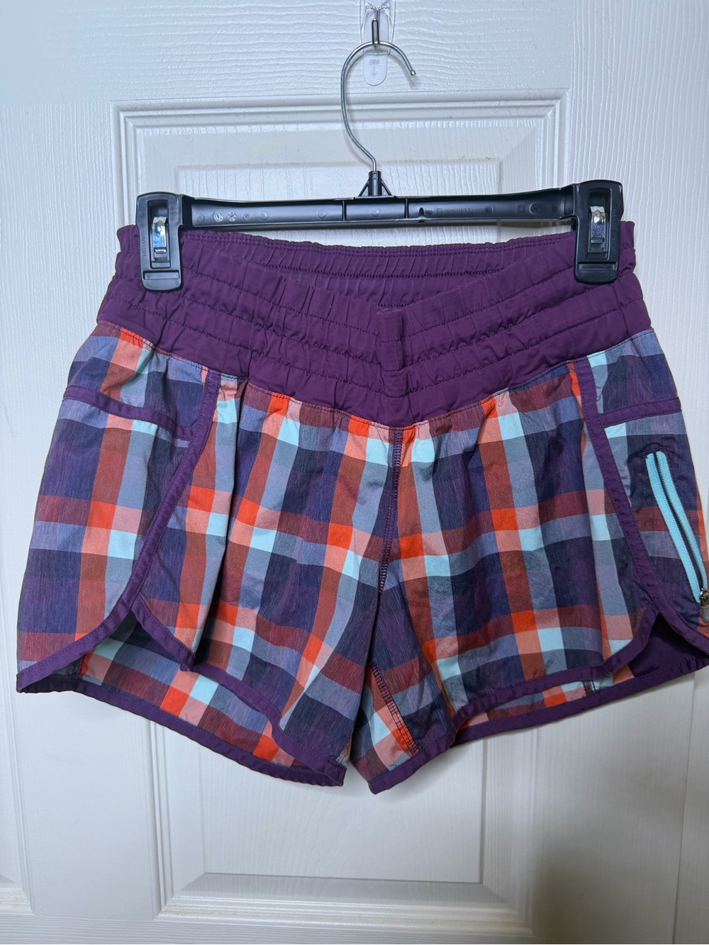 Lululemon Tracker Short Heathered Berry Yum Check Purple Plaid Running Size 8 - Picture 2 of 7